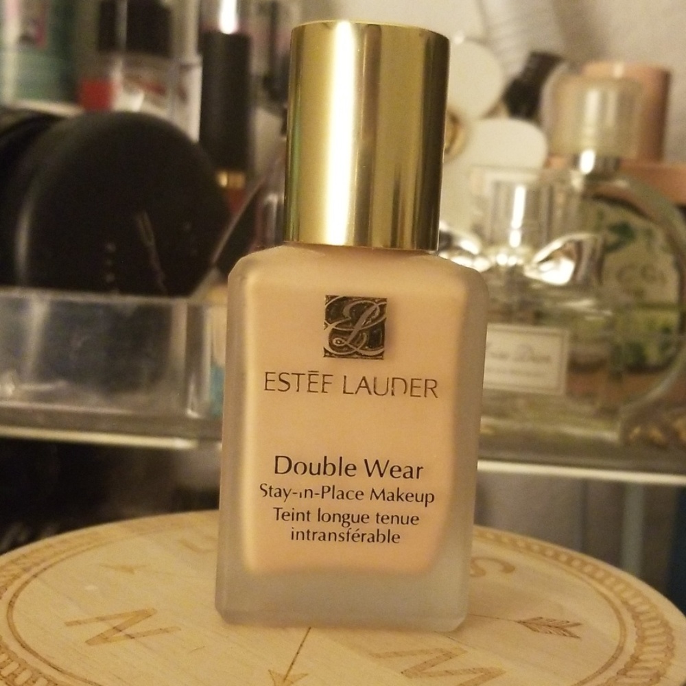 Estee Lauder Double Wear Foundation in 1C1
